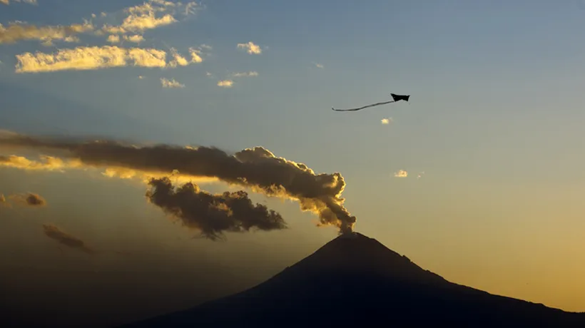 Vulcanul Popocatepetl a proiectat în atmosferă o coloană de gaze și fum de 4,5 kilometri înălțime