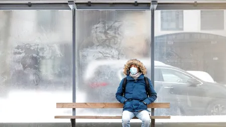 Specialiștii avertizează că numărul de cazuri de COVID-19 ar putea exploda în iarnă. Ce sfaturi ne dau aceștia pentru a preveni îmbolnăvirea