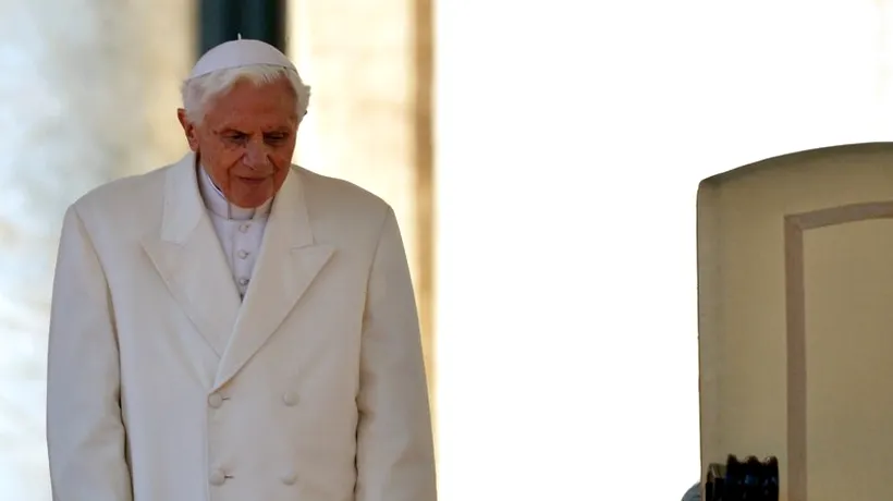 Coborâre istorică de pe tronul Sfântului Petru. Papa Benedict al XVI-lea a părăsit Vaticanul la bordul unui elicopter