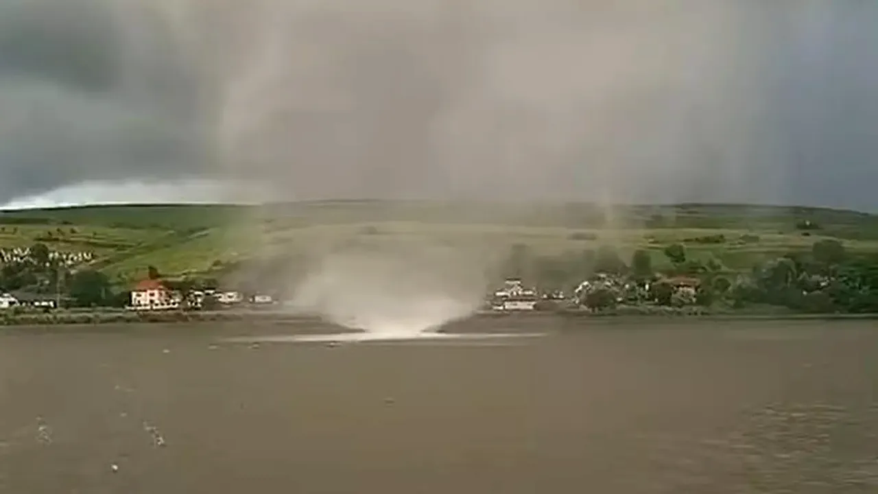 Fenomen RAR în Cluj: O trombă s-a format pe un LAC în timpul unei furtuni