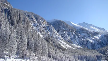 VREMEA. Ninsori și vânt puternic la munte, până luni