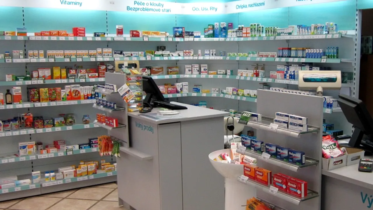 TIMIȘOARA. Șeful unei farmacii producea și vindea dezinfectant contrafăcut