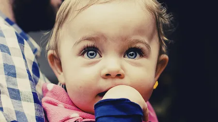 Ce legătură este între mărimea capului la naștere și gradul de inteligență