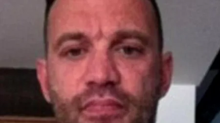 Scandal la o școală britanică, după ce secretul unui profesor a fost dezvăluit de o elevă. Bărbatul făcea acest lucru de opt ani