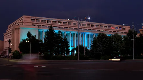 BOALĂ RARĂ. Palatul Cotroceni și Palatul Victoria, iluminate în turcoaz, în semn de solidaritate cu copiii care suferă de Boala Batten