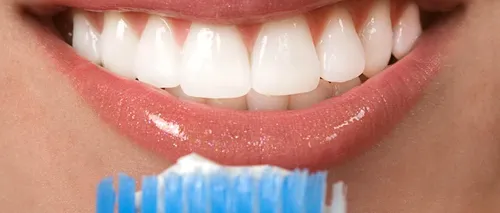 Nespălatul pe dinți poate DĂUNA grav sănătății... plămânilor. Bacteriile care cauzează boala parodontală pot ajunge la nivelul acestora