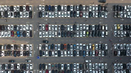 O femeie a condus DOUĂ SĂPTĂMÂNI mașina altcuiva. Era TOT NEAGRĂ