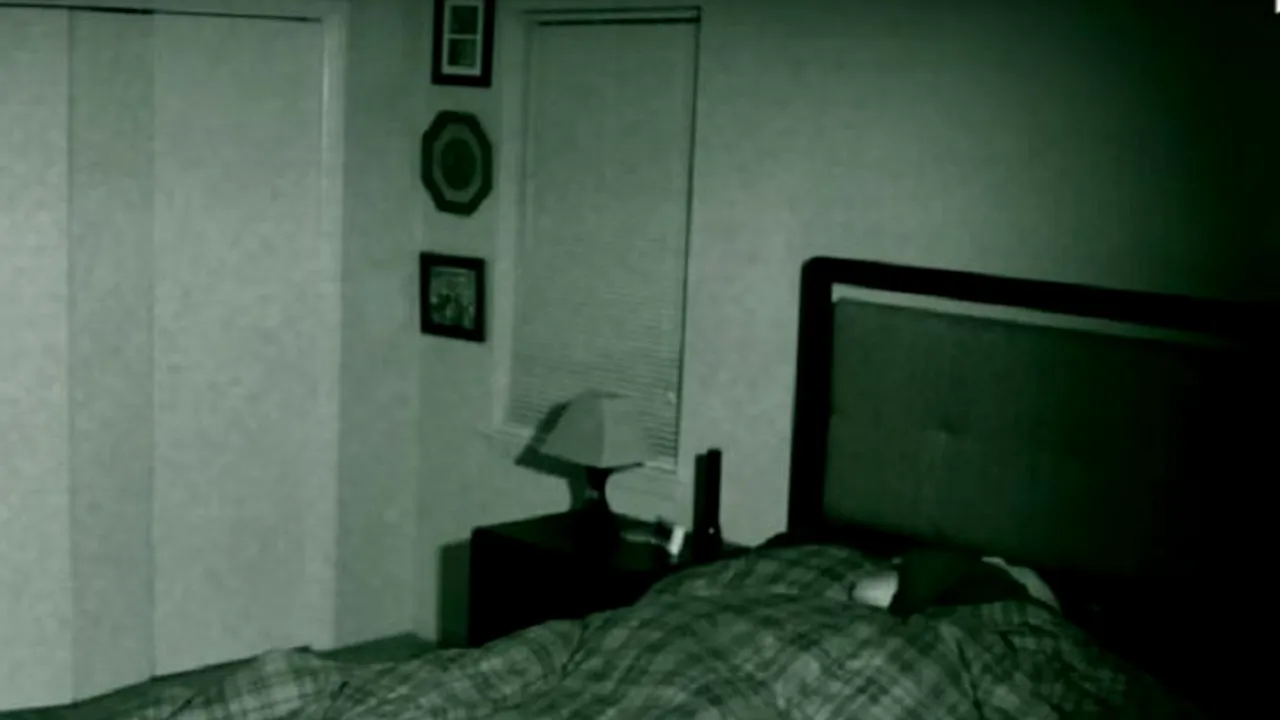 O tânără din Iași a venit acasă și și-a găsit iubitul în pat cu altă femeie. Când a văzut că alături era și bunica de 93 de ani, a luat o decizie șocantă