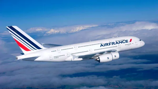 Pericol în spațiul aerian al Emiratelor Arabe Unite. Un zbor Air France s-a întors din drum după ce Iranul a lansat mai multe rachete