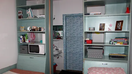 Spațiu modern de COWORKING pentru studenții din Iași. La Târgu-Jiu, RECTORUL s-a cazat într-un campus și nu este deranjat de PETRECERI