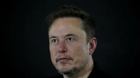 Un sfert de milion de oameni au semnat o petiție online pentru a-i fi retrasă cetățenia canadiană lui Elon MUSK
