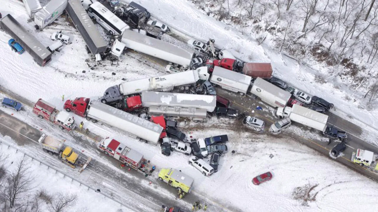 Cel puțin trei morți, într-un accident rutier în SUA cu peste 50 de mașini