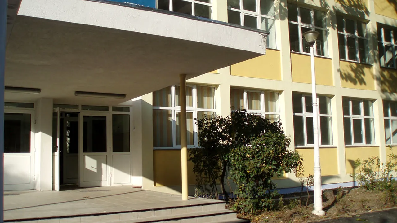 O nouă veste proastă pentru Școala 164, după cazul profesorului care fotografia eleve în toaletă