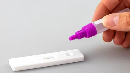 OMS: Testele PCR rămân eficiente în detectarea variantei Omicron a coronavirusului