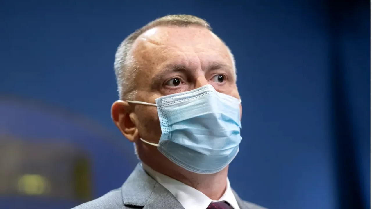 Sorin Cîmpeanu: Părinții care au o frică foarte mare pot face ceva foarte util, să se vaccineze. La fel și bunicii