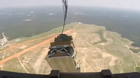 HUMVEE la pământ! Armata SUA, protagonista unui incident BIZAR. Oficial militar: Copacii din pădure, singurii care au avut de SUFERIT