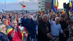 Călin Georgescu, întâmpinat de susținători la Piața 100 din Oradea. Oamenii scandează: „Bolojan nu uita, Oradea nu-i a ta”