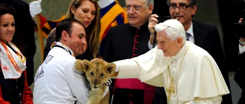 Papa și circarii. Benedict al XVI-lea a fost gazda unui spectacol de circ la Vatican. FOTO