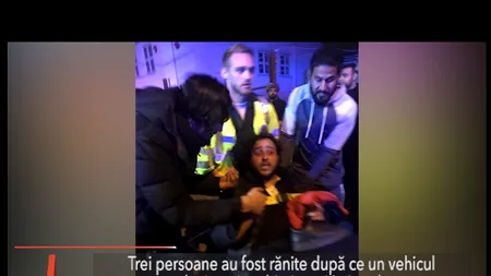 Panică în Londra: Trei persoane au fost grav rănite după ce un autoturism a lovit mai mulți pietoni în fața unei moschei
