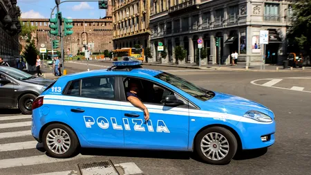 Șofer român, arestat de polițiștii italieni, în timp ce se afla la volanul unui microbuz. Călătorii, tot români, au fost LĂSAȚI ÎN DRUM