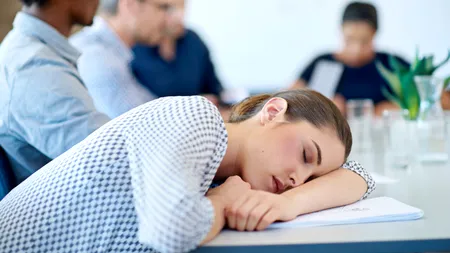 Ce se întâmplă dacă ai o stare de somnolență și în timpul zilei. Ce boală crâncenă poate ascunde acest simptom