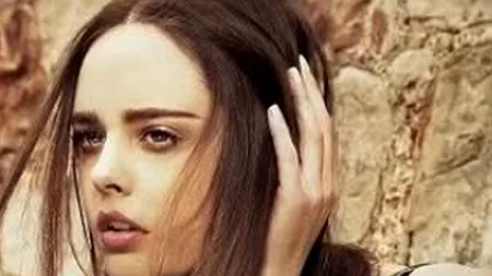 Adevărata față a industriei de modă: „Mi se spunea că nu pot fi model de bijuterii pentru că degetele mele erau prea grase