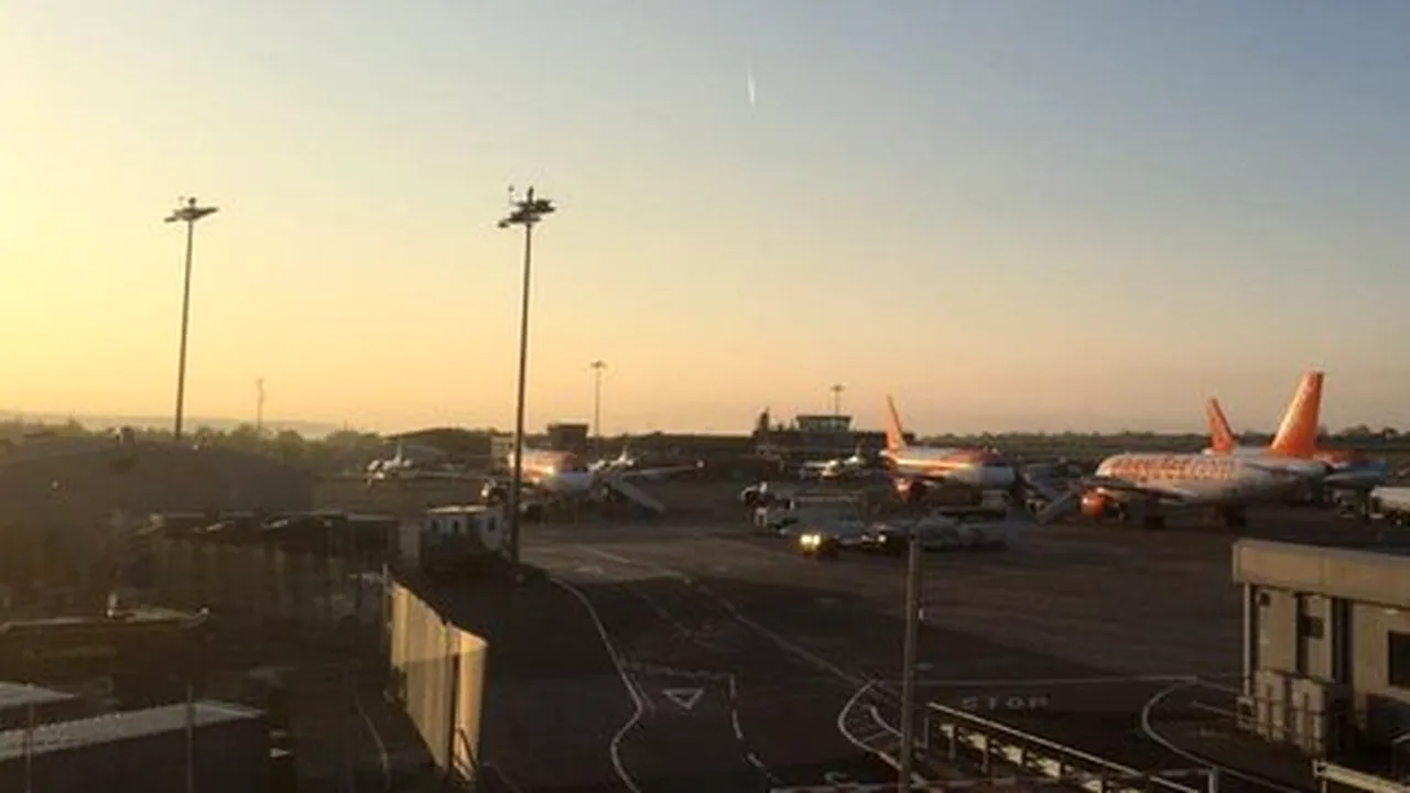 Gestul extrem făcut de pasagerul unui avion, în semn de protest față de întârzierea cursei