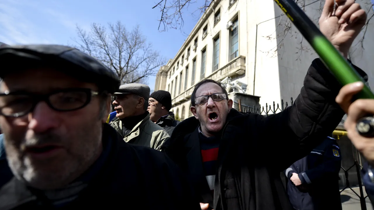 Ponta, către revoluționari: Nu sunteți 20.000, stăm de vorbă doar la Parlament