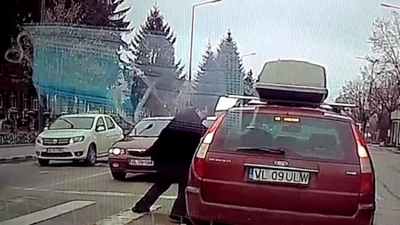 Doi șoferi s-au luat la bătaie în Râmnicu Vâlcea, după o șicanare în trafic! Unul dintre ei ar fi angajat al Curții de Conturi (VIDEO)