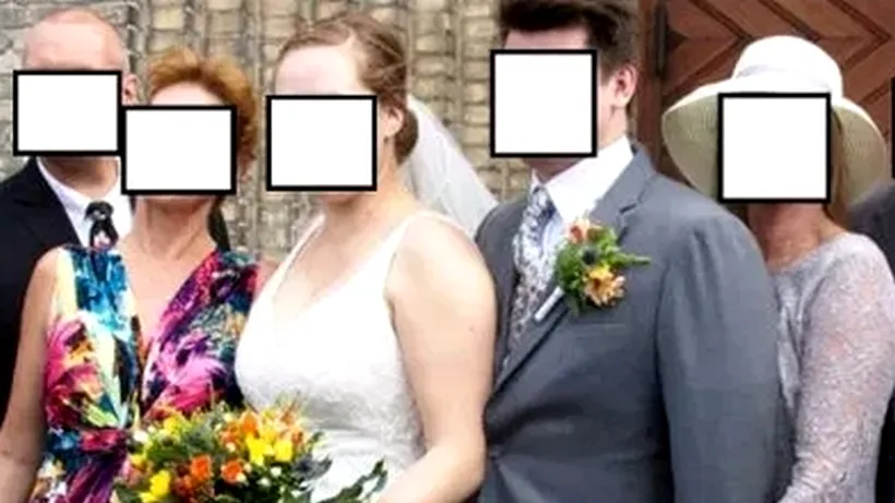 Invitații la nuntă, șocați de modul în care soacra mare își atinge fiul în poza de grup - FOTO