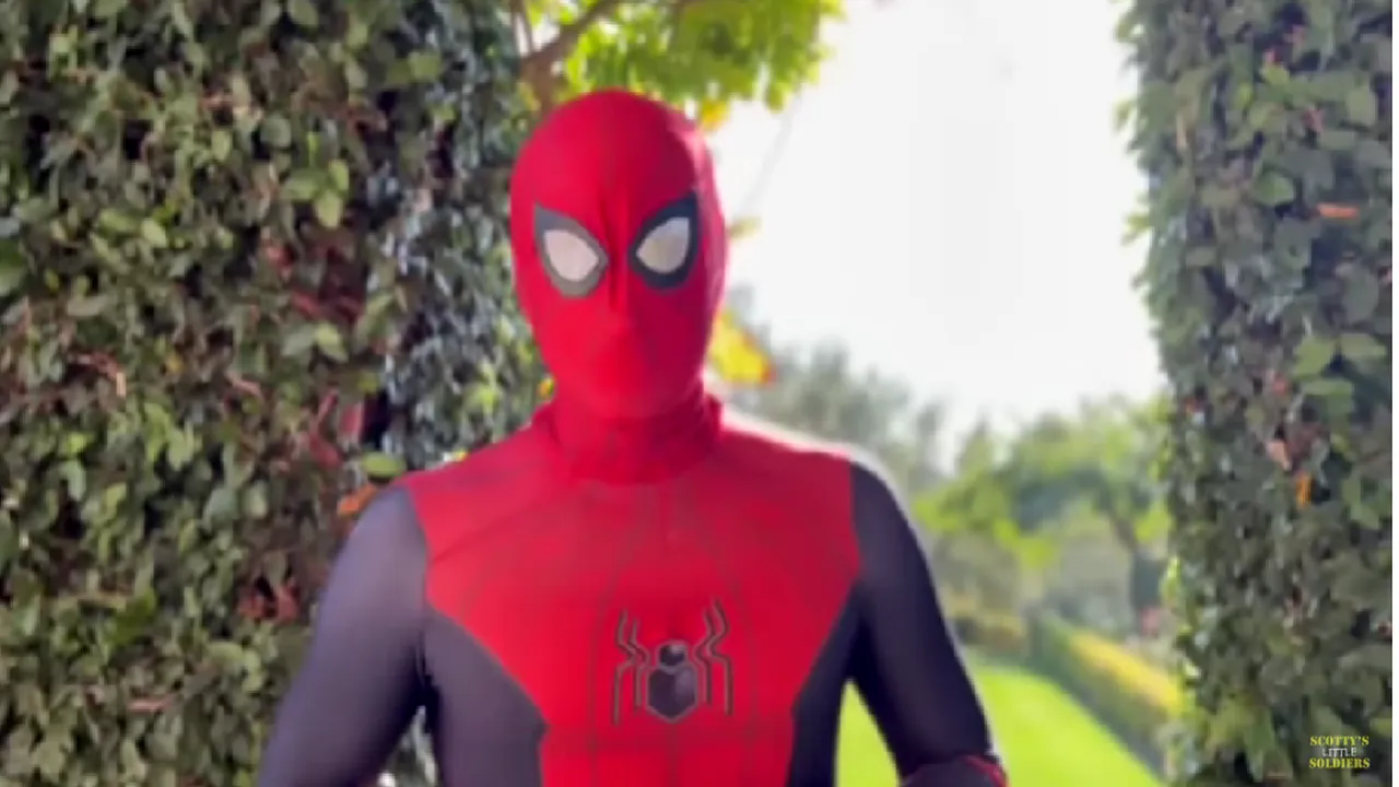 Prinţul Harry s-a costumat în Spider Man și a un transmis un mesaj copiilor care şi-au pierdut un părinte în slujba armatei britanice