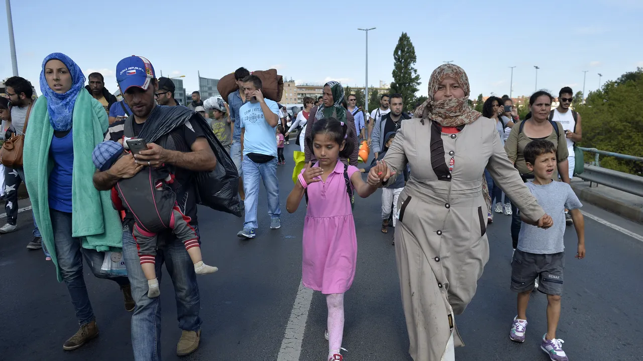 Ce propuneri are Comisia Europeană pentru gestionarea crizei migranților din Europa