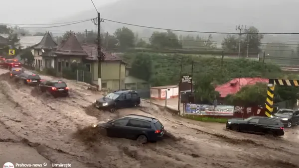 Rupere de nori pe Valea Prahovei. Bușteniul, paralizat de viituri. Mai multe mașini au fost luate de ape. DN1 este blocat