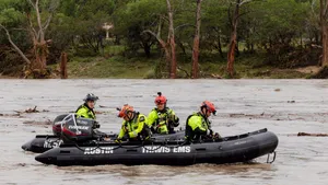 Inundații istorice în TEXAS: 24 de morți și zeci de copii dispăruți!