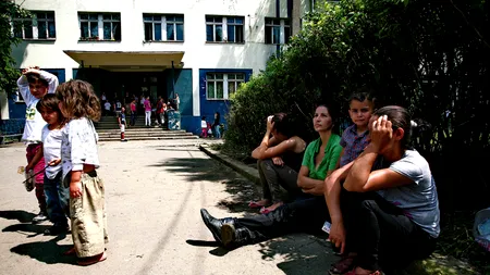 ALEGERI EUROPARLAMENTARE 2014. Romii au votat pe lângă căsuță în semn de protest