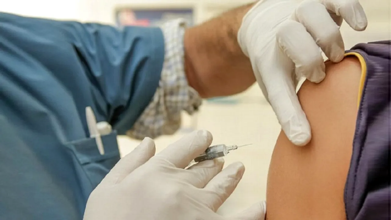Centre mobile de vaccinare pentru persoanele cu dizabilități! Valeriu Gheorghiță anunță când sosesc în România primele doze