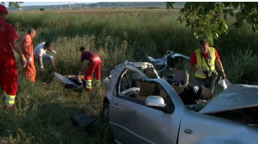 Două persoane au murit într-un accident rutier, în județul Constanța. Tânăra aflată la volan își pensa sprâncenele când a intrat în depășire
