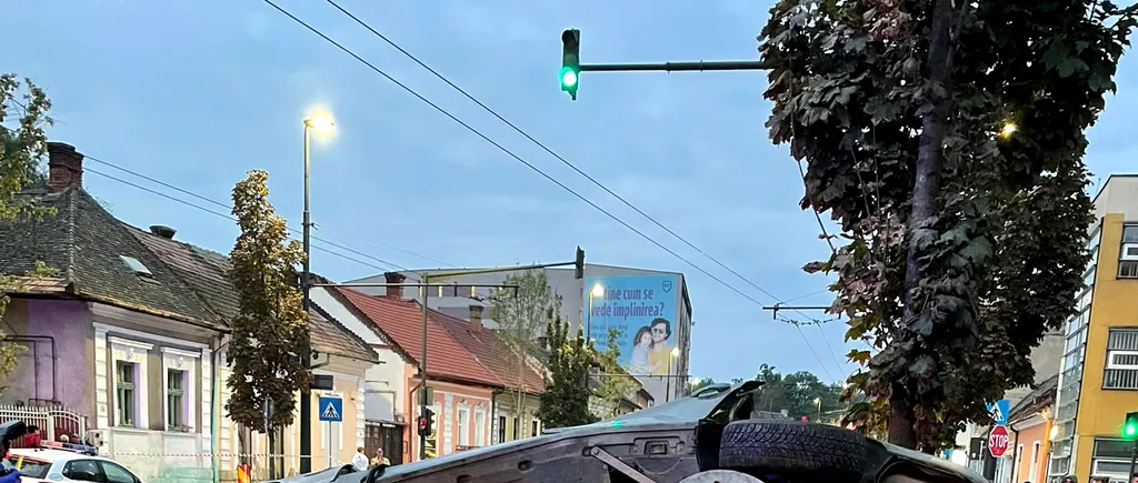 Imagini dramatice ale accidentului din Cluj. BMW-ul în care se afla tânărul s-a despicat pur şi simplu în două