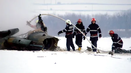 MApN: Doi dintre militarii răniți în accidentul aviatic de la Bacău sunt în stare stabilă. Pronosticul pentru cel de-al treilea - rezervat