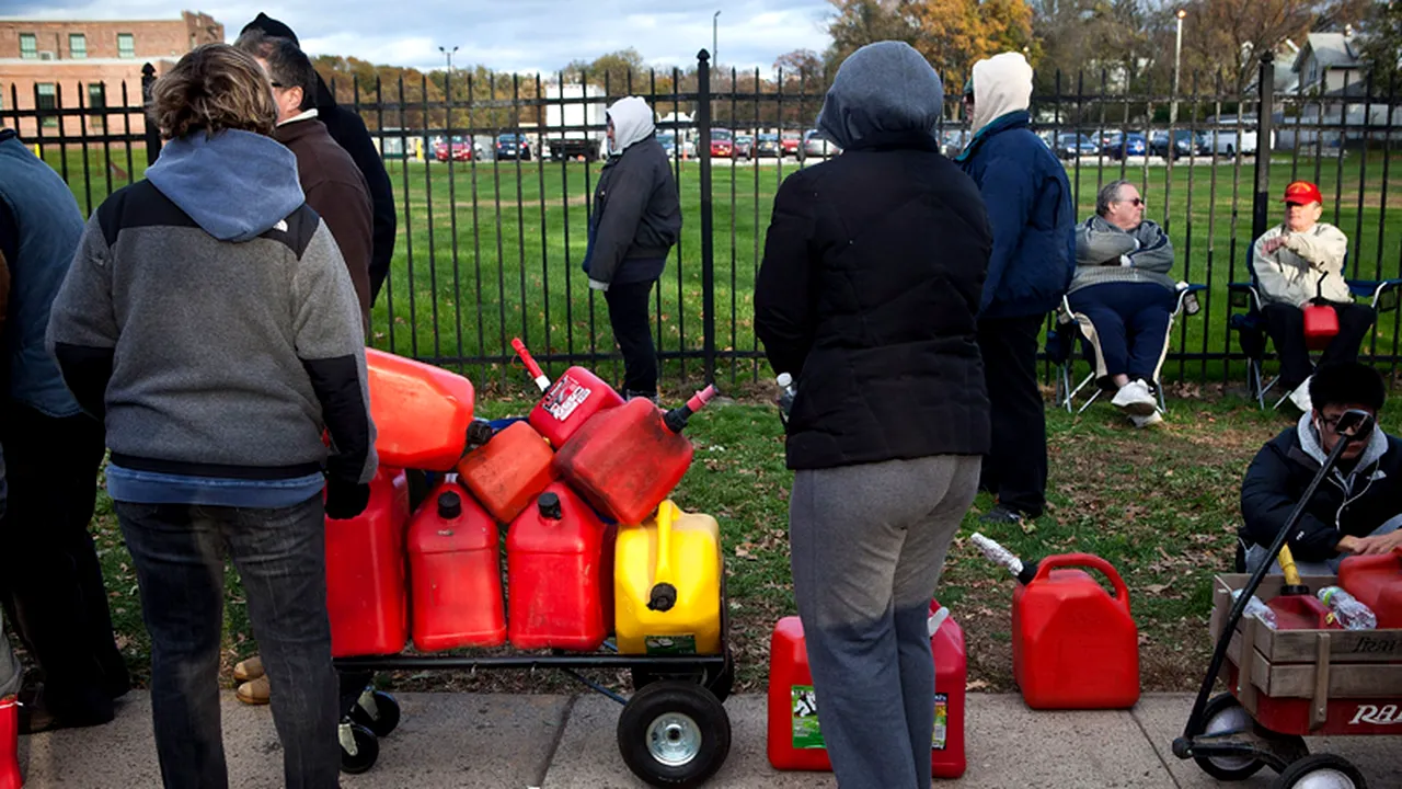 Prețurile la carburanți au explodat pe piața neagră din New York. 