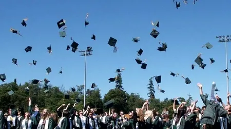 Din cauza codului roşu de ploi, SNSPA suspendă cursurile de miercuri, cu prezenţă fizică. Activităţile didactice se vor muta în online