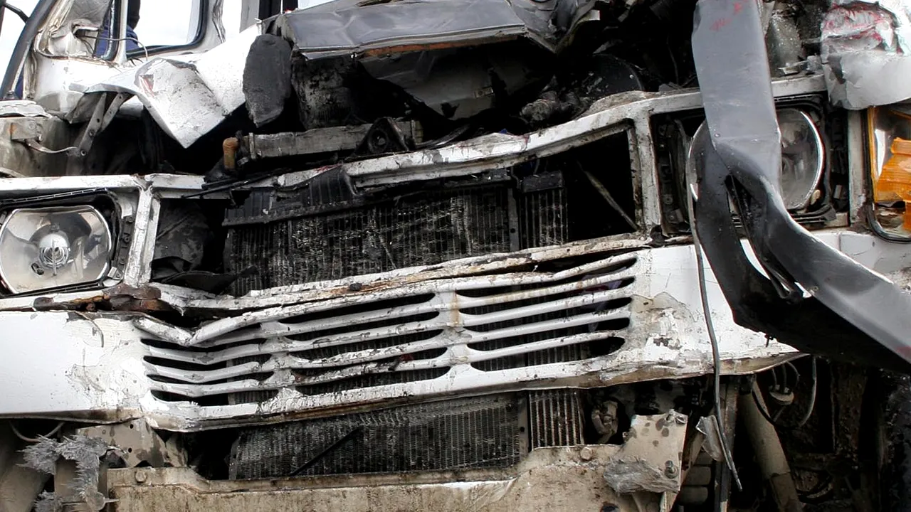 Un microbuz din România S-A CIOCNIT cu un camion din Slovacia pe autostrada A4 din Austria. TIR-ul încerca să evite un autoturism românesc