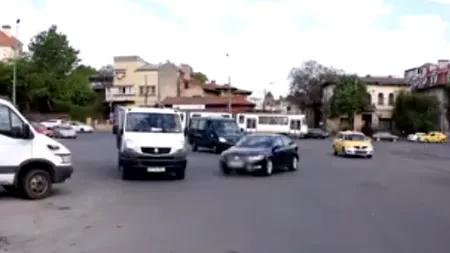 Caz incredibil în București: Ce a pățit o femeie de 29 de ani care a parcat mașina în mijlocul intersecției și a plecat acasă să se culce. VIDEO