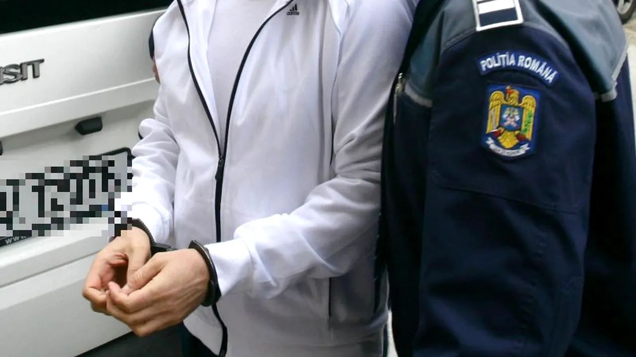 Bărbat reținut de o polițistă, după ce S-A MASTURBAT în fața unei tinere. Ce riscă individul