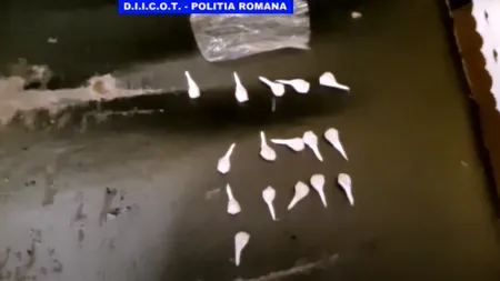 VIDEO. Percheziții la locuințele mai multor membri din clanurile Zoicăreni, Toboșari și Cocalari. Au fost ridicate zeci de doze de heroină și mai multe arme albe