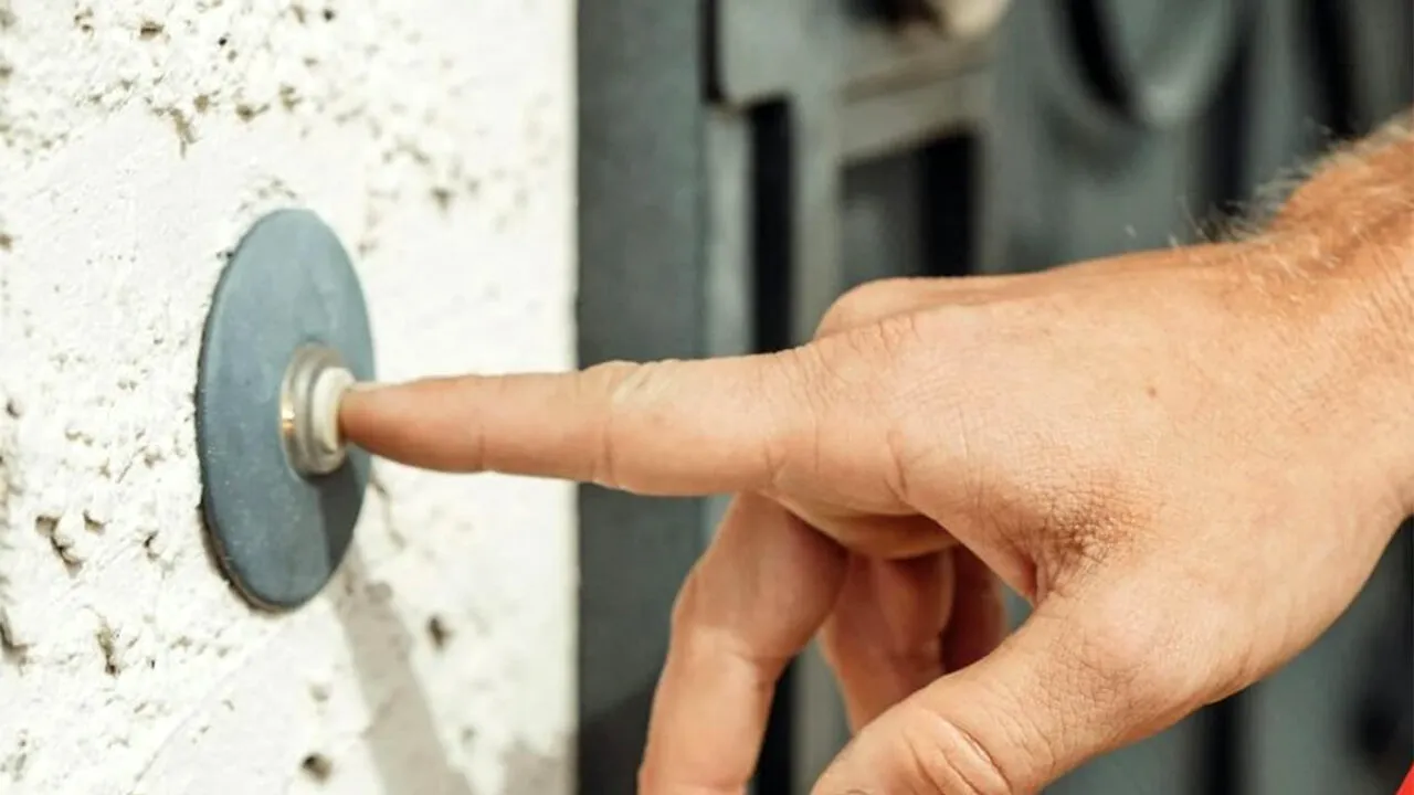 Amendă mare în aceste orașe dacă suni la ușa vecinului. Cu cât ești amendat