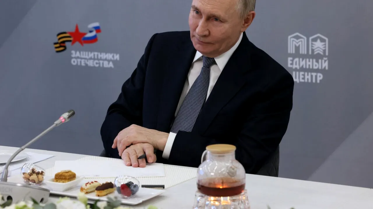 Vladimir Putin respinge „ingerințele străine” în SERBIA și vrea avansarea relațiilor bilaterale