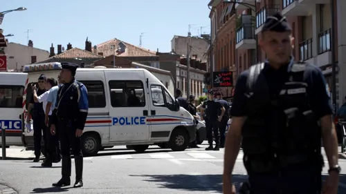 Focuri de Kalașnikov trase de bărbați cu cagule, la Marsilia, înaintea vizitei premierului Manuel Valls