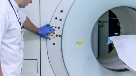 DRAMĂ. O tânără din Brașov, infectată cu coronavirus în spital, nu poate face un RMN dintr-un motiv uluitor