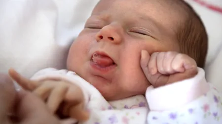 MIRACOL medical: Primul copil născut de o femeie cu uterul TRANSPLANTAT și cu ajutorul unui robot